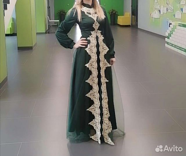 Платье на никах
