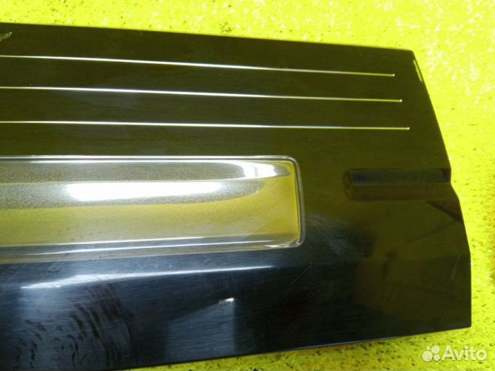 Накладка на дверь багажника задняя Nissan