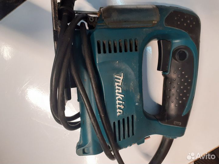 Электролобзик makita