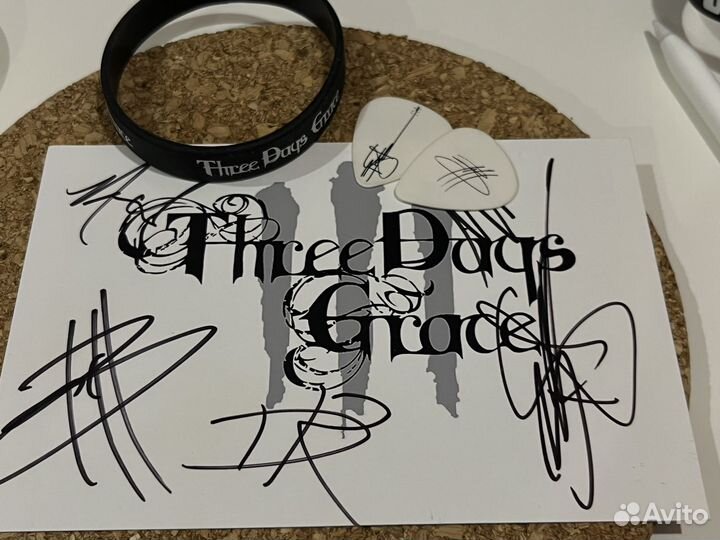 Three Days Grace автографы, медиаторы с концерта