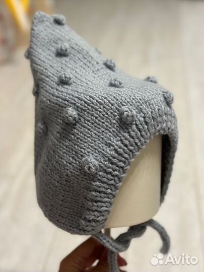 Вязаная зимняя шапка ручной работы