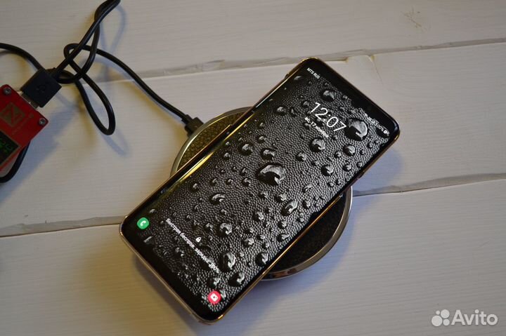 Новое беспроводное зарядное устройство Qi