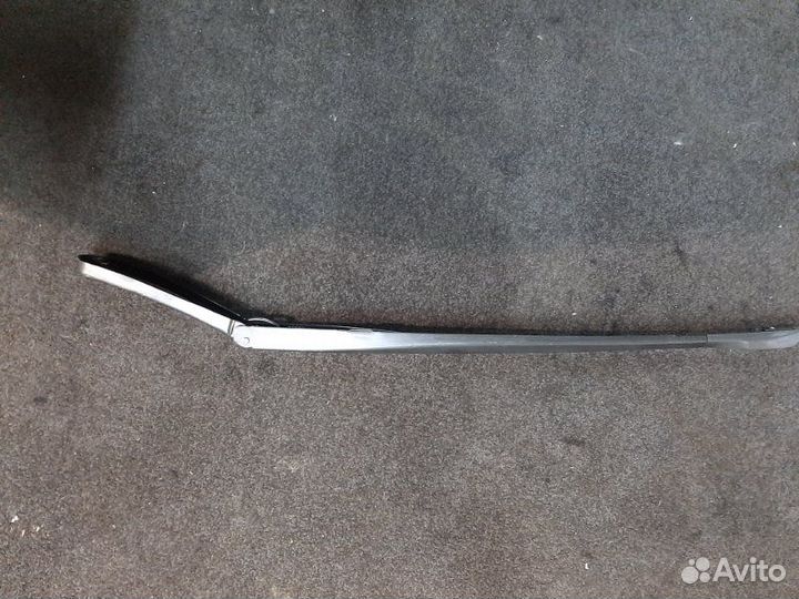 Поводок стеклоочистителя передний правый Bmw