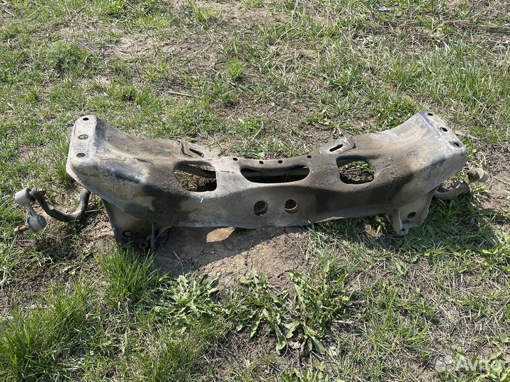 Подрамник передний Subaru