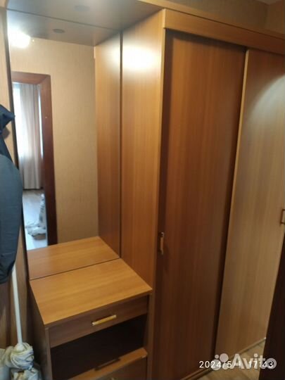 Вытяжка, газовая плита, шкаф