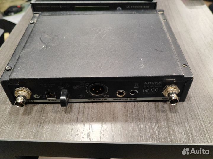 Базы Shure и Sennheiser