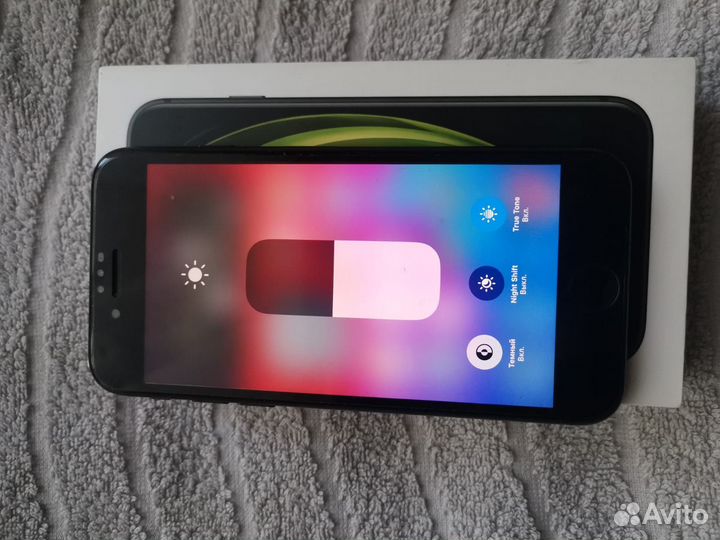 iPhone SE, 64 ГБ
