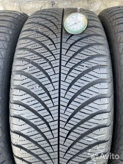 Goodyear Vector 4Seasons Gen-2 215/55 R17