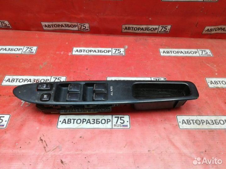 Блок управления стеклоподъемниками Toyota Ipsum