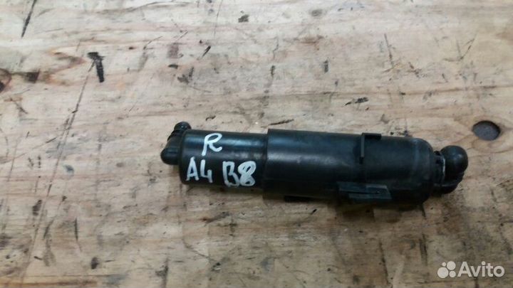 Форсунка омывателя фары Audi A4 B8 2010-2015г