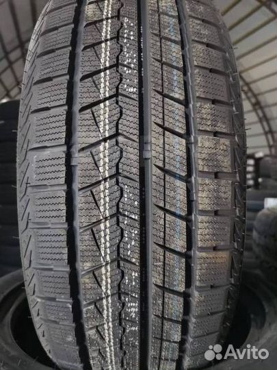 Sonix Snowrover 868 235/45 R18 H
