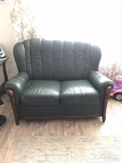 Кожаный диван