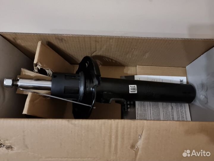 Стойка амортизатора передняя