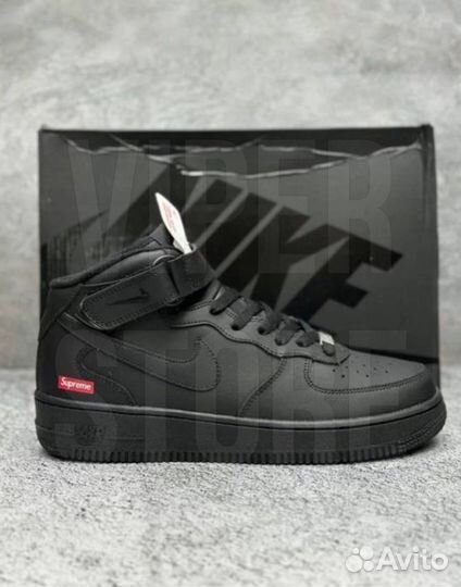 Кроссовки nike air force 1 supreme mid на руках