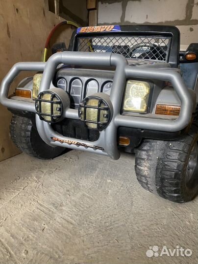 Электромобиль джип двухместный