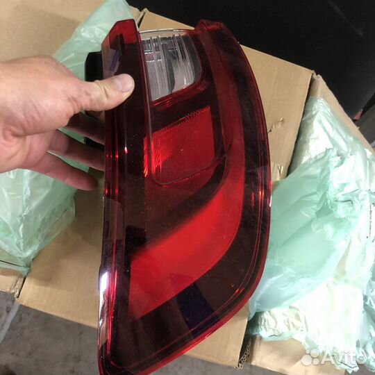 Задний левый фонарь