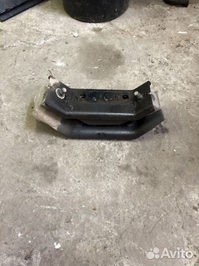 Опора подушка кпп Форд Рейнджер Мазда В2500
