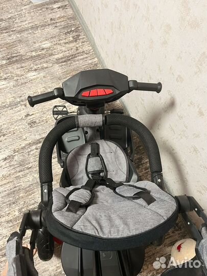 Трехколесный велосипед с ручкой