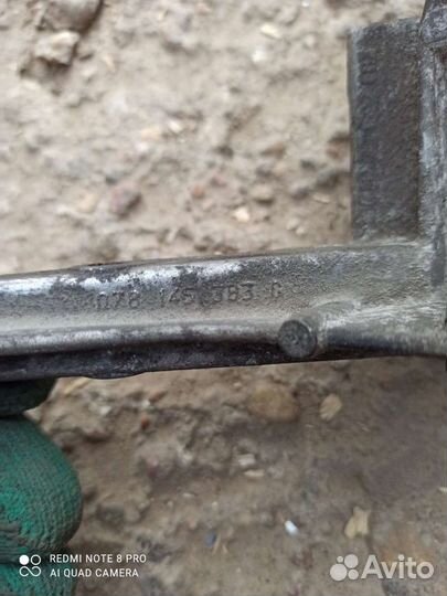 Ауди А4В5 2.4i 30v кронштейн насоса 078 145 383G