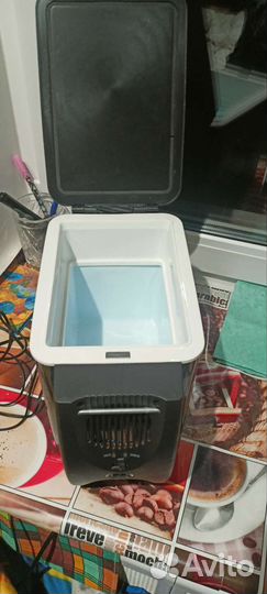 Автомобильный холодильник, подлокотник