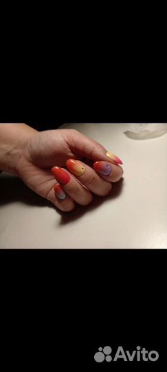 Модель на маникюр