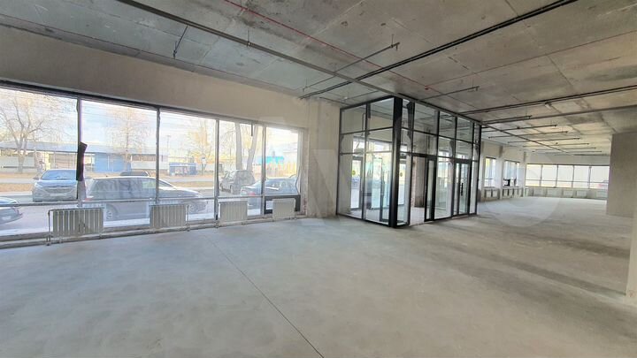 Продажа торговой площади с витражным остеклением