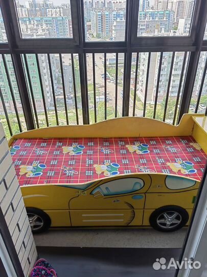 Детская кровать машина