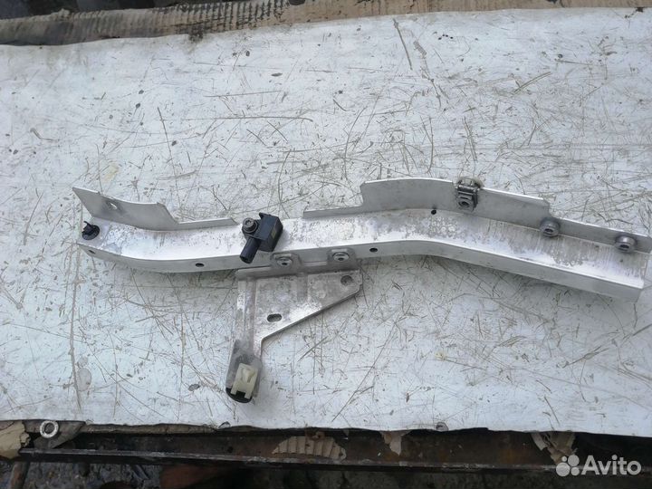 Кронштейн крепление левой фары BMW X5 F15