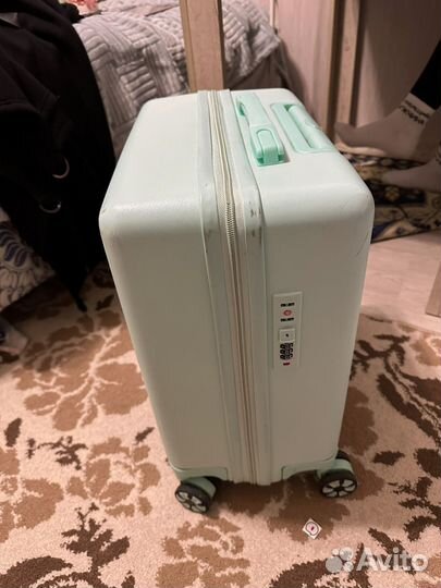 Чемодан на колесах бу s маленький