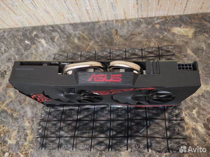 Игровая Asus RX 570 4 Гб в хорошем состоянии