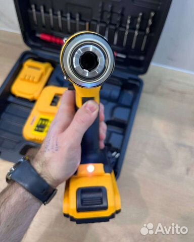 Шуруповерт dewalt 26v ударный+биты