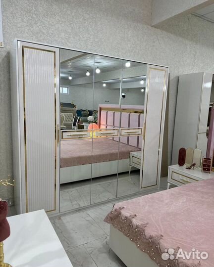 Спальный гарнитур