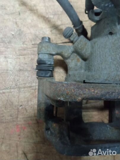 Суппорт тормозной задний правый Опель Астра J