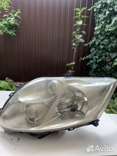 Фара левая toyota auris