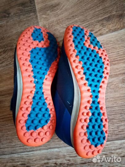 Детские футбольные бутсы сороконожки