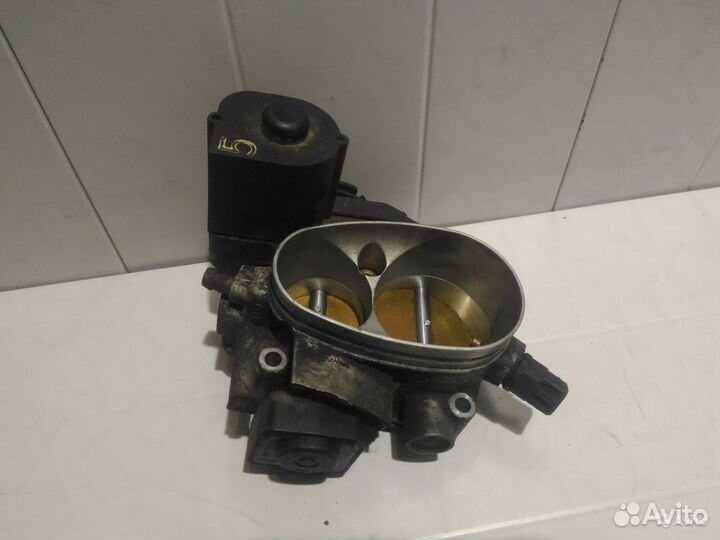 Дроссельная заслонка audi A8 D2 4.2 ABZ