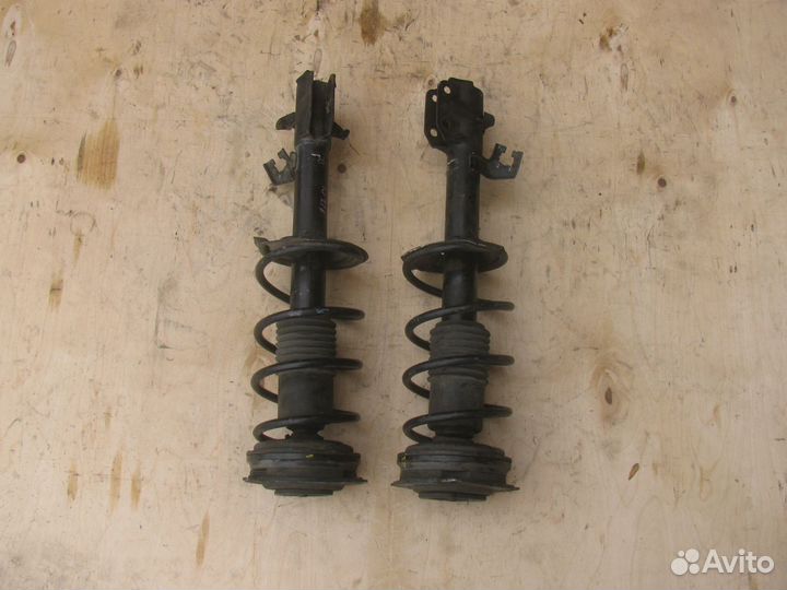 Передние стойки Nissan Micra March Note Cube