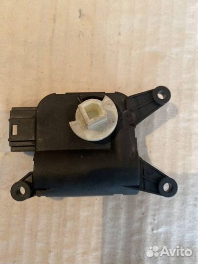 Моторчик привода заслонок отопителя