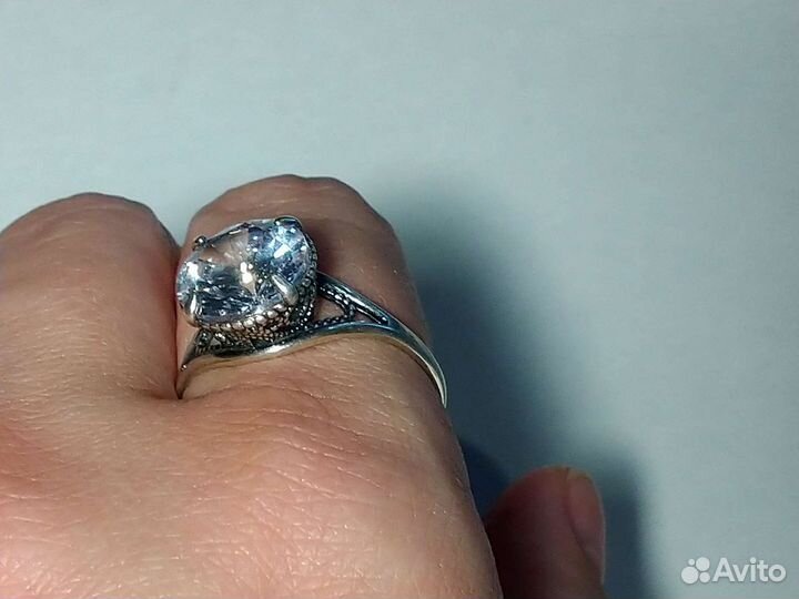 Серебряное кольцо с кристаллом swarovski