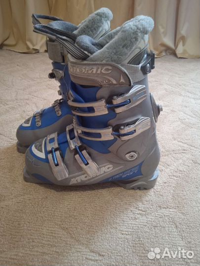 Горнолыжные ботинки atomic