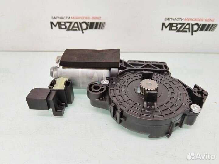 Моторчик шторки люка Mercedes W222