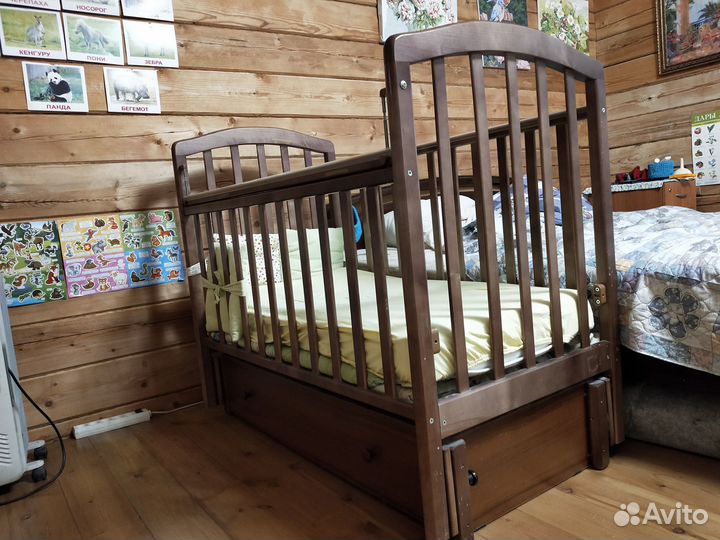 Кроватка с матрасом