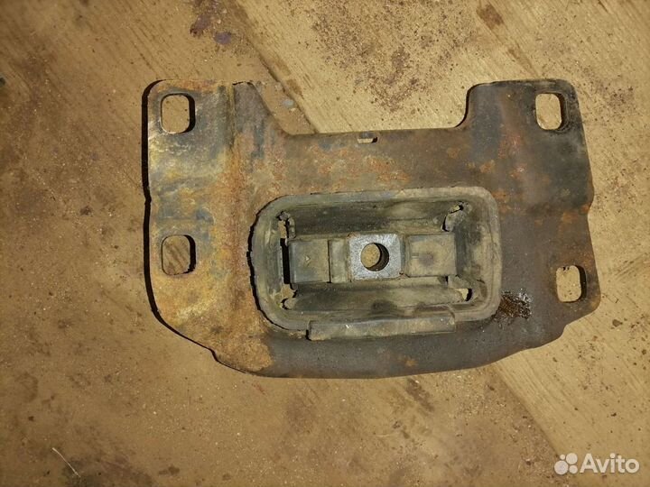 Опора двигателя мазда 3 левая