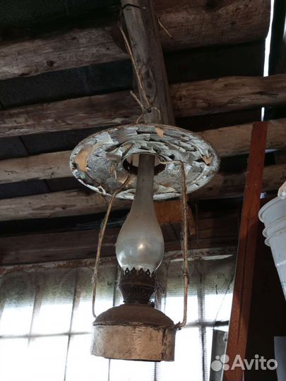 Живописнейшая старая керосиновая лампа