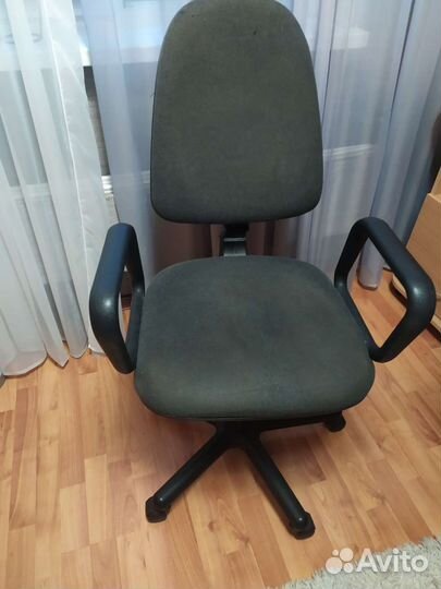 Компьютерный стол и стул в комплекте