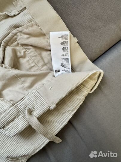 Бежевые вельветовые брюки Uniqlo