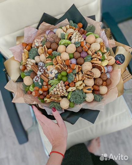 Букет из орехов и сухофруктов
