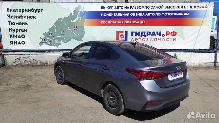 Кронштейн фары правый Hyundai Solaris II