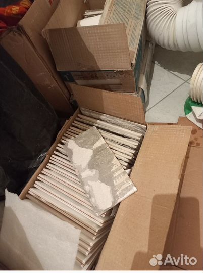 Плитка Кабанчик белая б/у