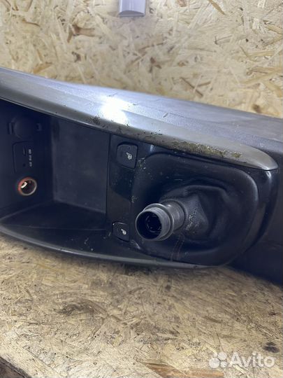 Центральная консоль подлокотник Kia Cerato 2 Coup